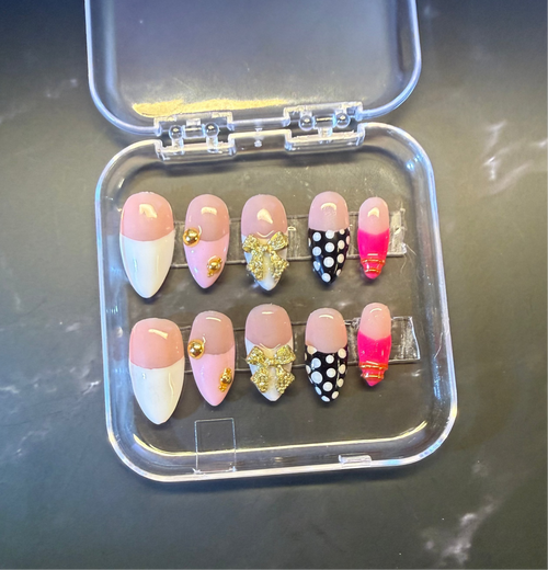 Chic Dots