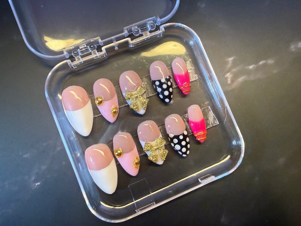 Chic Dots